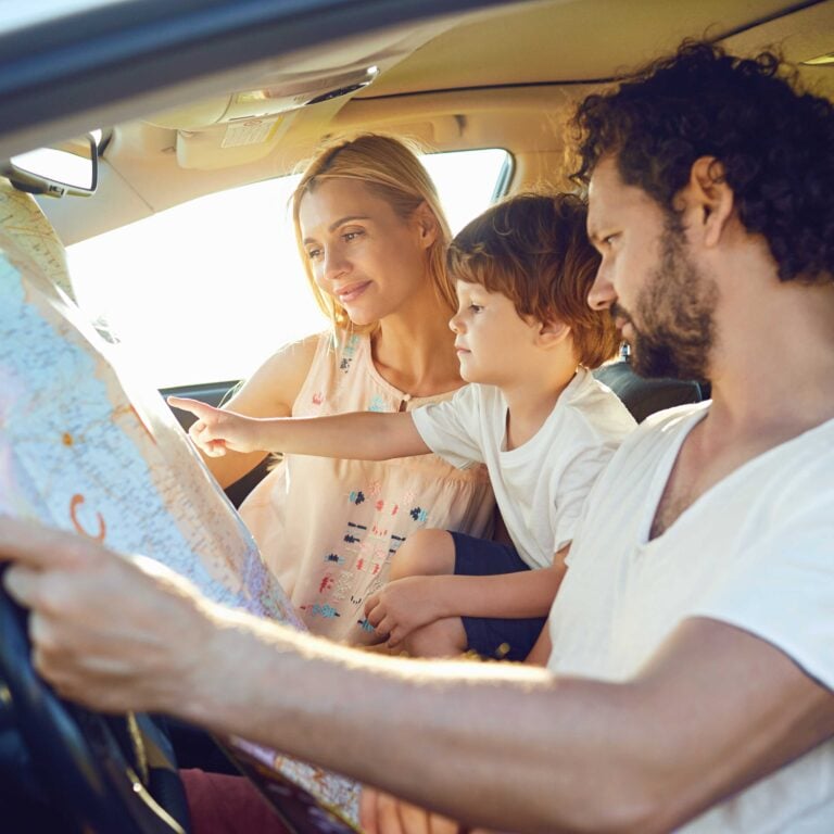 ruin-vacation Family looking at the map in the car
