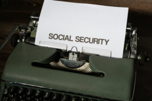 Type writter with paper, words: SOCIAL SECURITY